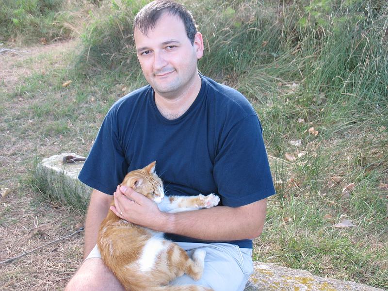 IMG_6934.JPG - Papa a aussi apprivois� le chat ...
