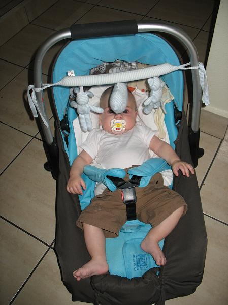 IMG_4728.JPG - Mon copain Lucas dans son v�hicule...