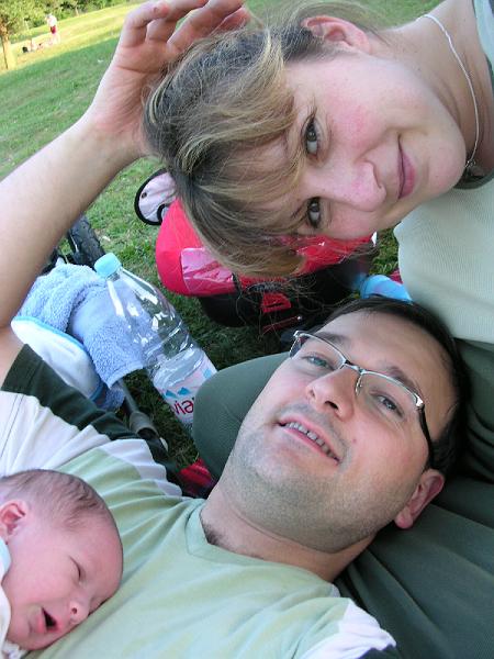 DSCN2154.JPG - Tiens maman s'est jointe � nous pour la photo trio...