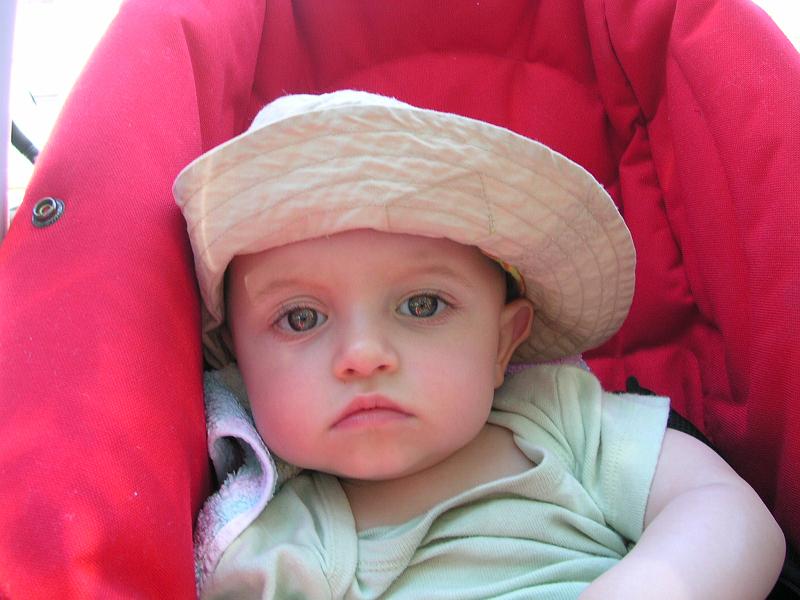 DSCN2607.JPG - Gros plan sur b�b� Corentin...