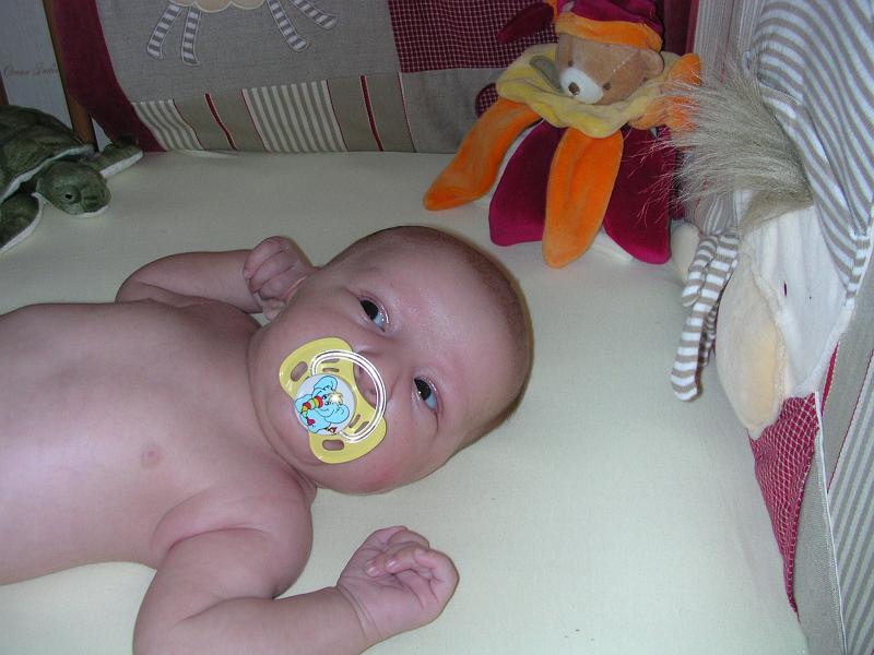 DSCN2988.JPG - Avec ma tutte... (surnom pour une sucette invent�e par maman!!)