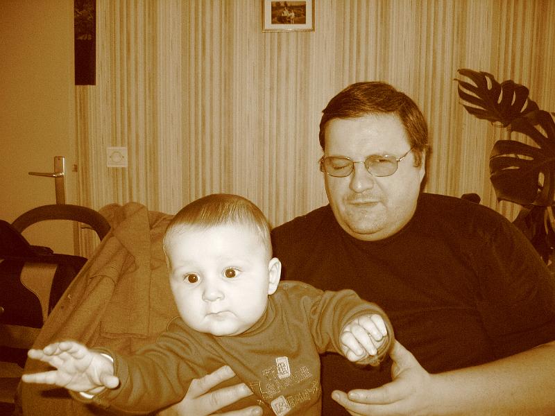 IMG_2628.JPG - Encore une petite photo avec tonton...