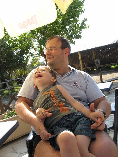 IMG_3157.JPG - On fait les fous avec papa !